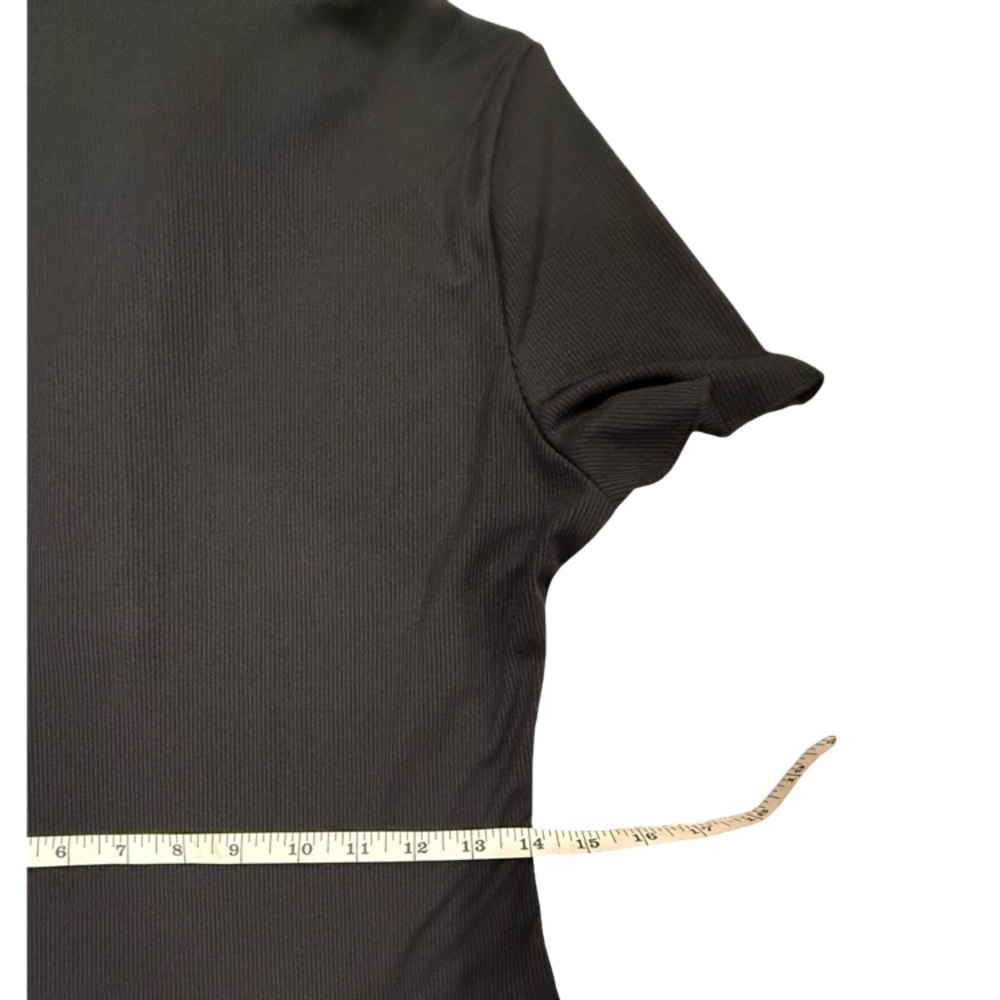 Elegant Black Ribbed Dress - Picture 6 of 8